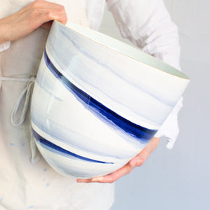 Swish Alps Large Bee Bowl in Delft